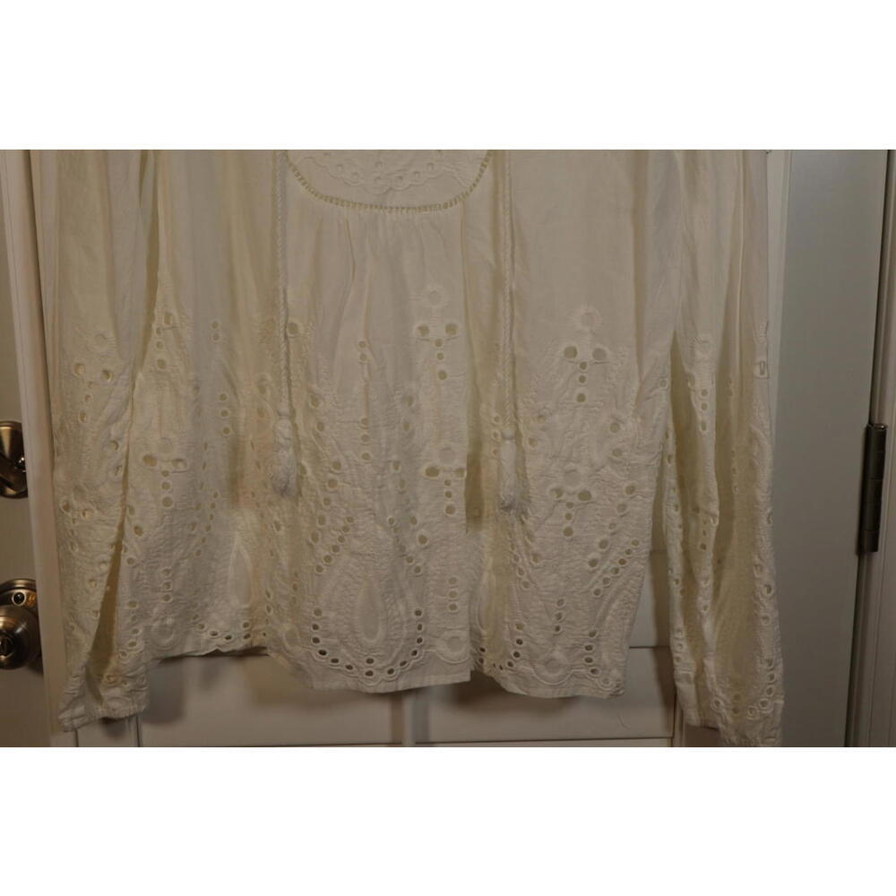 Adivia BOHO white Eyelet long-sleeve  top with a v neck size Large - Picture 2 of 8